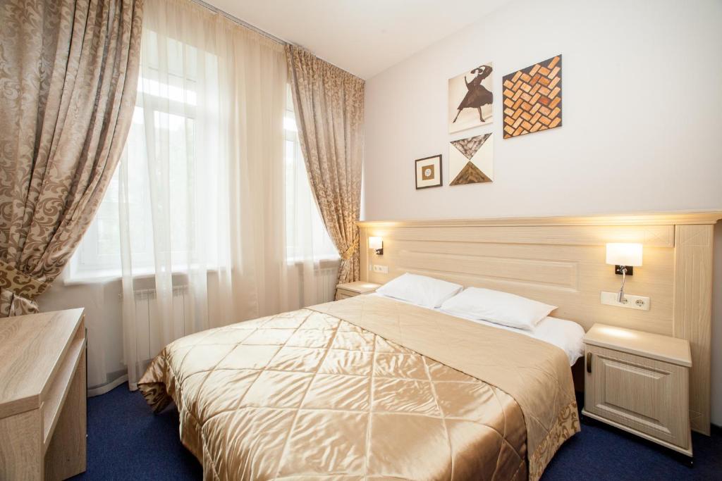 Postel nebo postele na pokoji v ubytování Mackintosh Hotel
