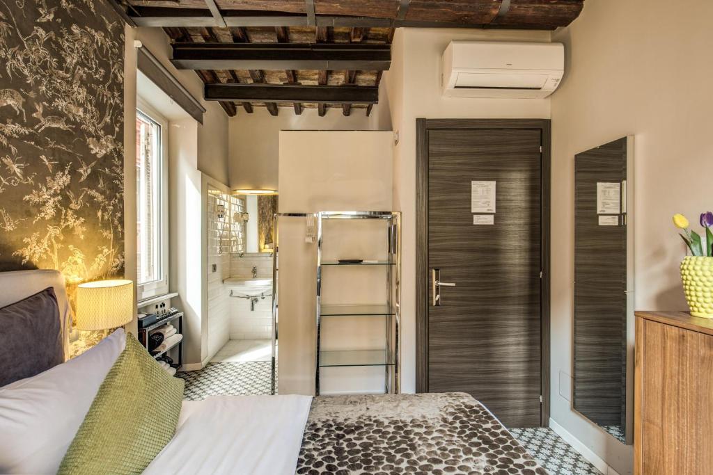 Postel nebo postele na pokoji v ubytování Trevi Beau Boutique Hotel