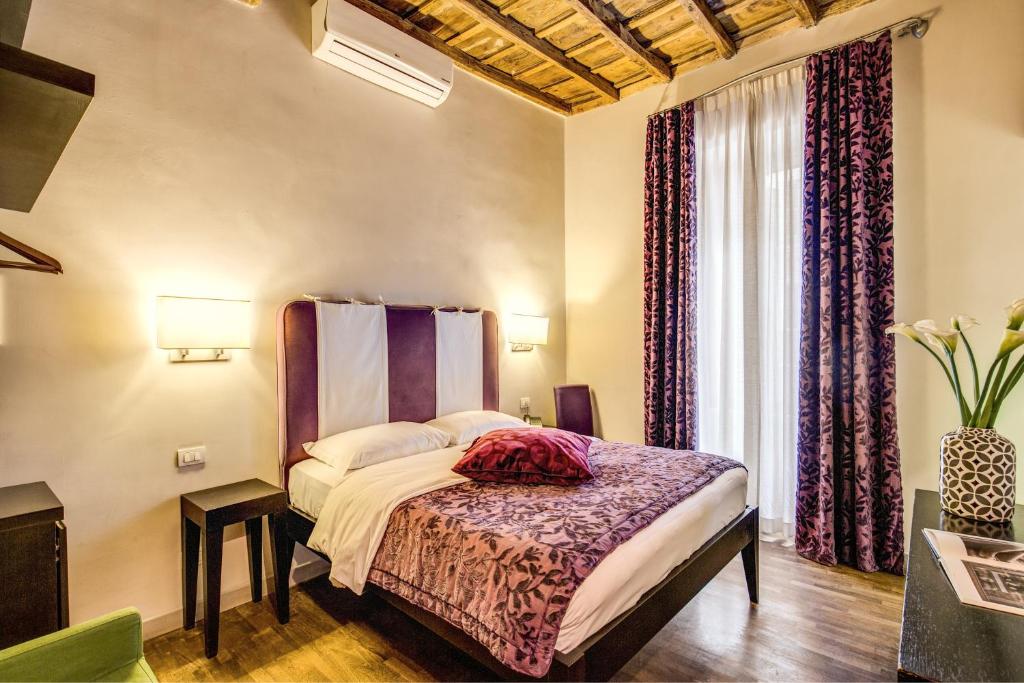 Postel nebo postele na pokoji v ubytování Trevi Beau Boutique Hotel