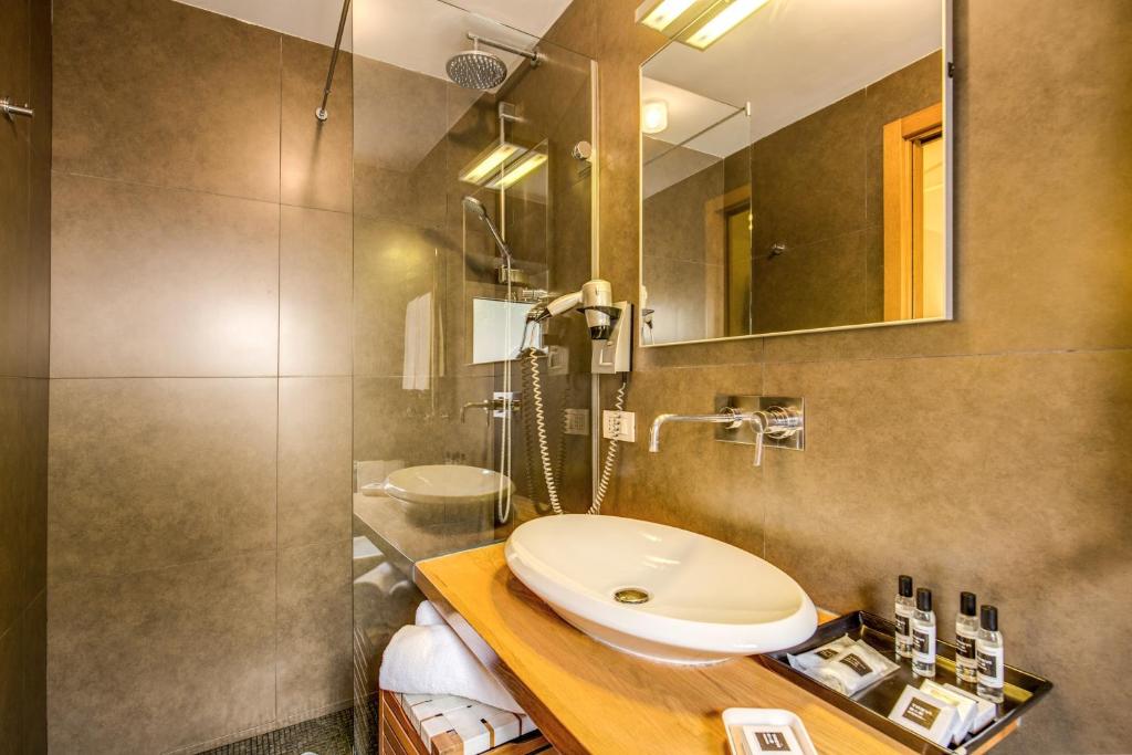 Koupelna v ubytování Trevi Beau Boutique Hotel