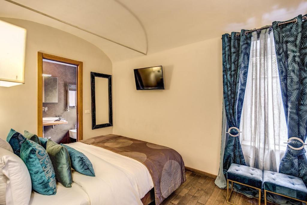 Postel nebo postele na pokoji v ubytování Trevi Beau Boutique Hotel