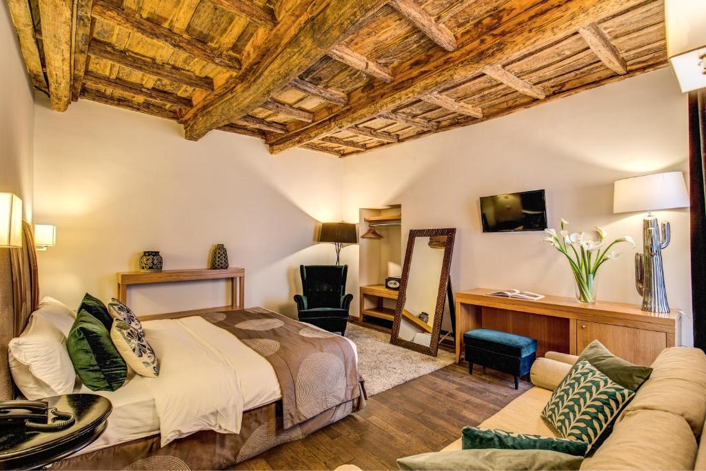 TV a/nebo společenská místnost v ubytování Trevi Beau Boutique Hotel