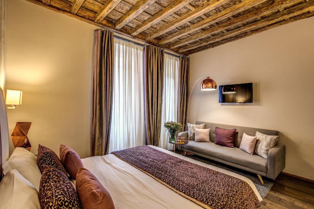 Postel nebo postele na pokoji v ubytování Trevi Beau Boutique Hotel