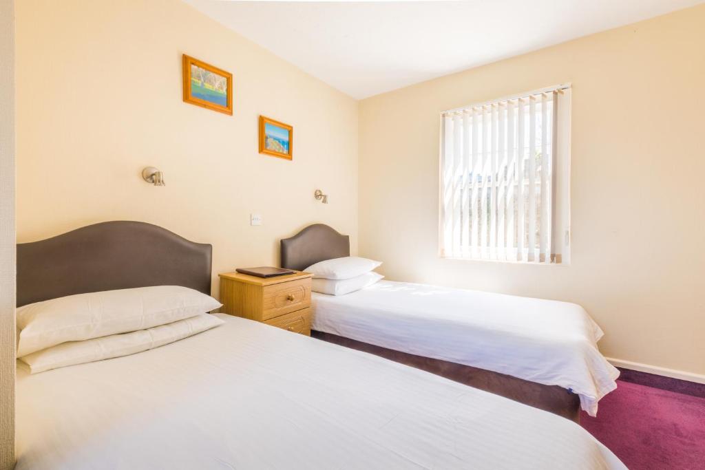 Postel nebo postele na pokoji v ubytování Marton Guest House
