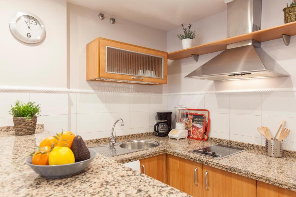 Kuchnia lub aneks kuchenny w obiekcie Elegante apartamento en el corazon de Sevilla.