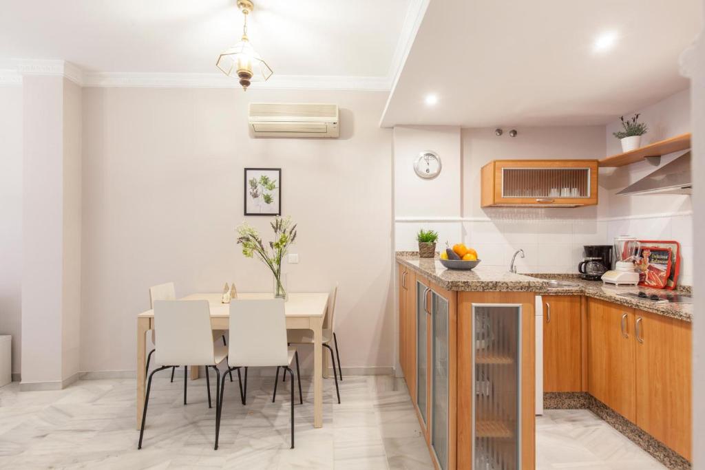 Kuchnia lub aneks kuchenny w obiekcie Elegante apartamento en el corazon de Sevilla.
