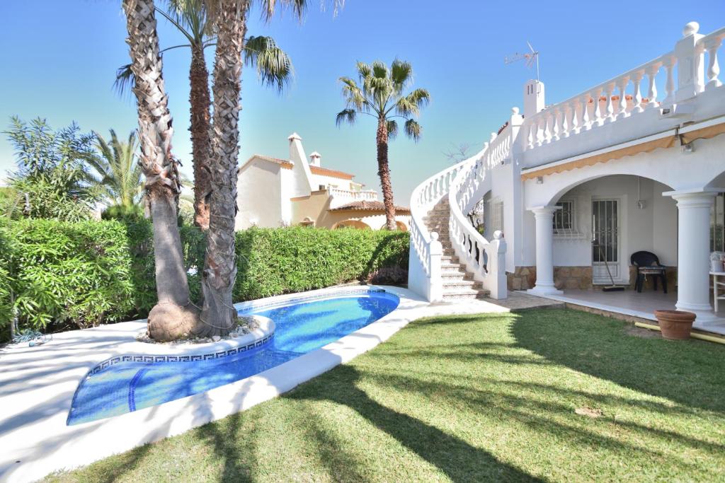 a house with a swimming pool in the yard at Villa Renoir in Oliva
