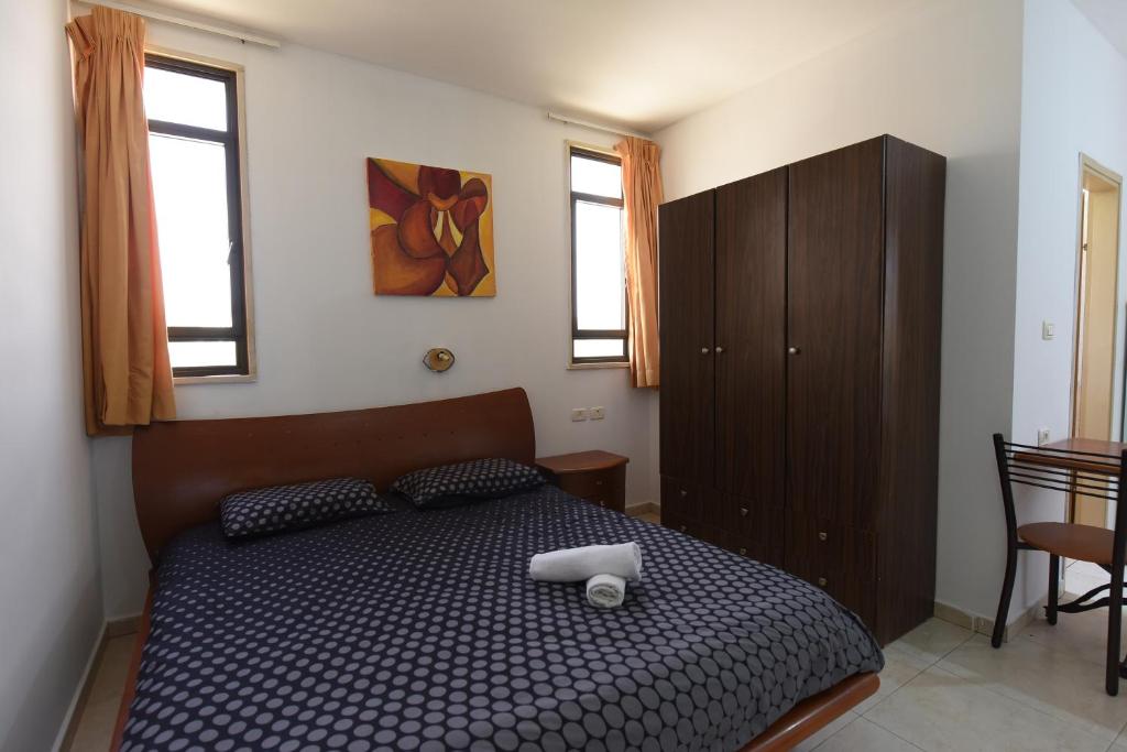 Flintstone Guest House 11 rooms לא וילה פרטיתにあるベッド