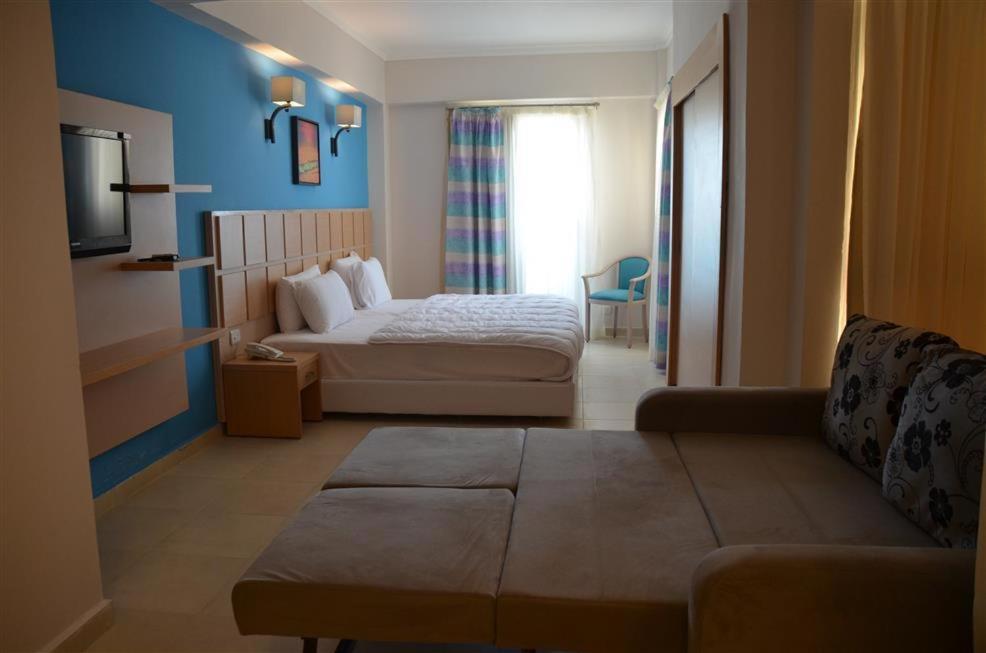 Postel nebo postele na pokoji v ubytování Negresco Hotel