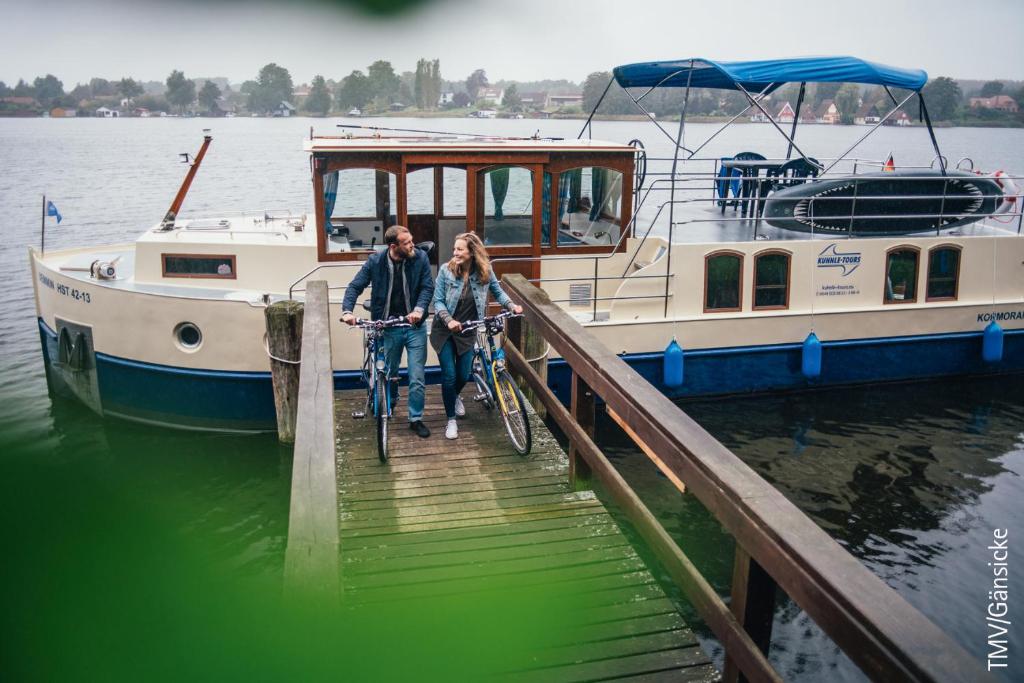 Kuhnle-Tours Hafendorf Müritz - Boat - Kormoran 1280