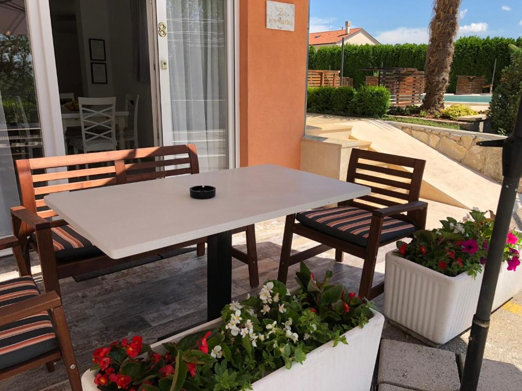 Patio nebo venkovní prostory v ubytování Apartmani Učka