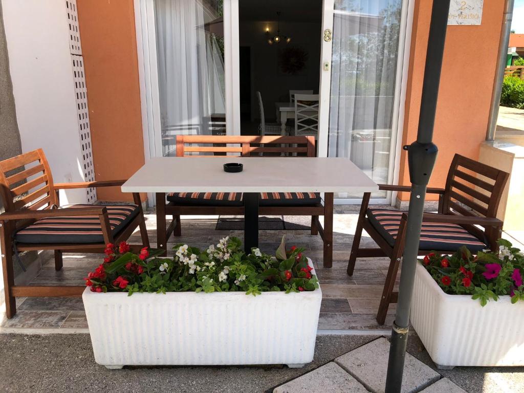 Balkón nebo terasa v ubytování Apartmani Učka