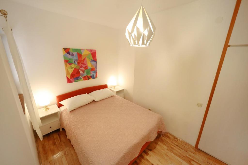 Apartments and a Room Ina - 9