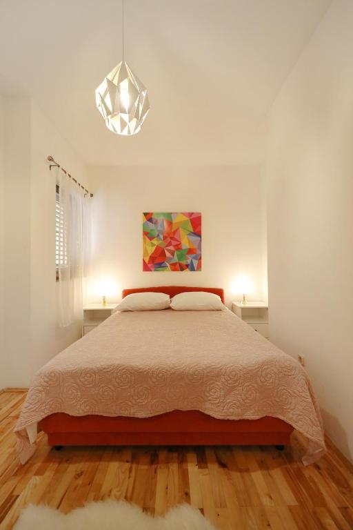 Apartments and a Room Ina - 10