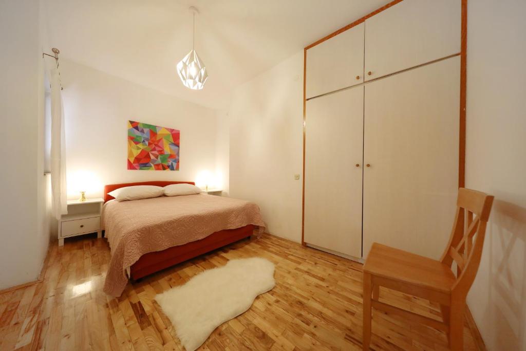 Apartments and a Room Ina - 11