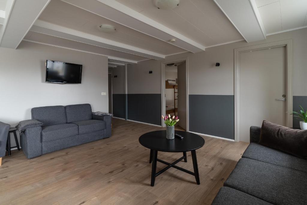 Posezení v ubytování Isafjordur Hostel