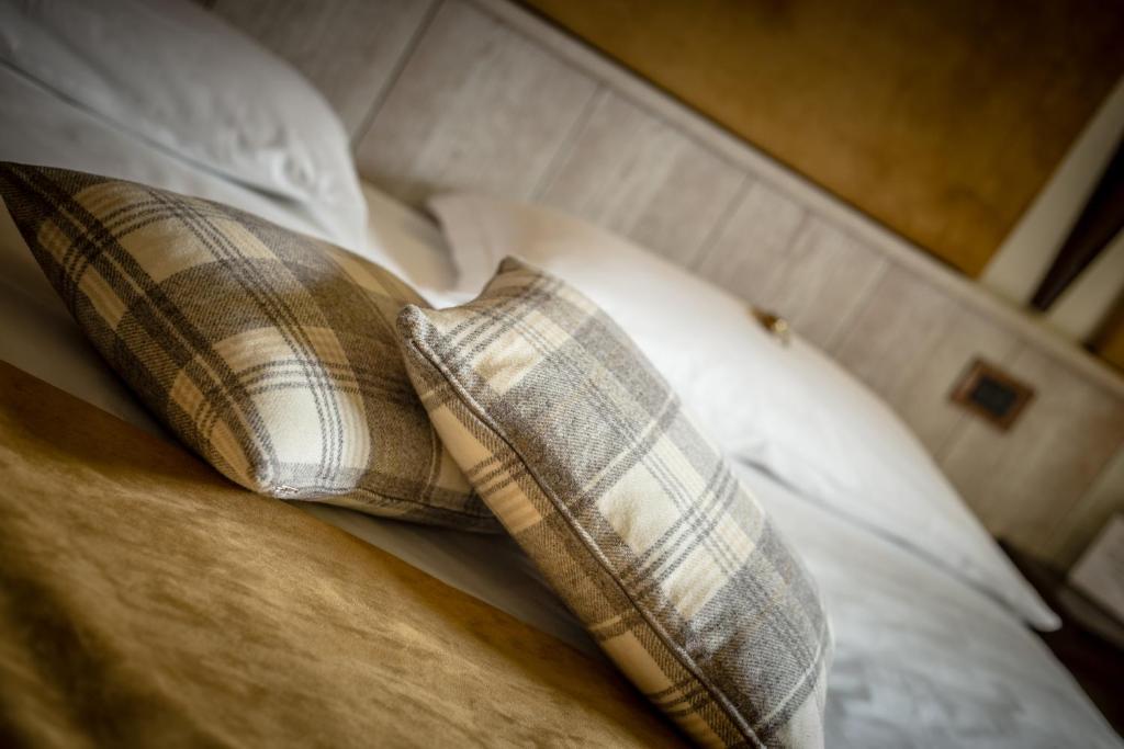 Postel nebo postele na pokoji v ubytování Hotel Comtes De Challant Albergo Etico Valle d'Aosta