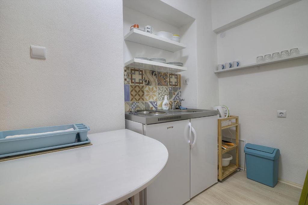 Kuchyň nebo kuchyňský kout v ubytování Apartments & Rooms Josephine