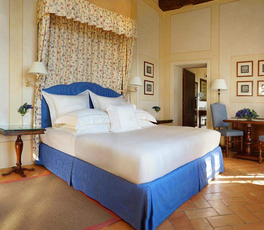 Castello Banfi - Il Borgo - Relais et Chateaux - 1