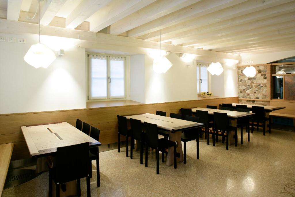 Reštaurácia alebo iné gastronomické zariadenie v ubytovaní Allegria