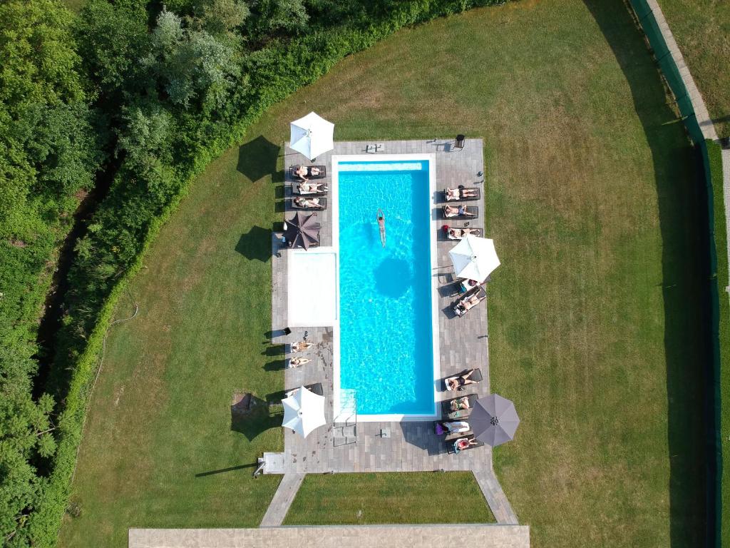 Sundlaugin á Hotel Honti Wellness és Konferencia Szálloda eða í nágrenninu