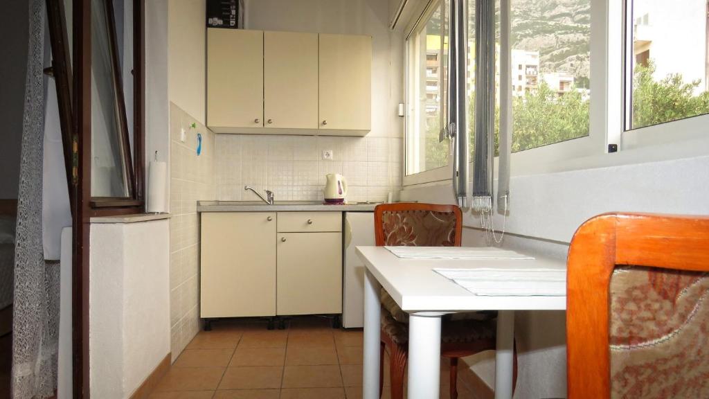 Kuchyňa alebo kuchynka v ubytovaní Apartments Milena & Ante