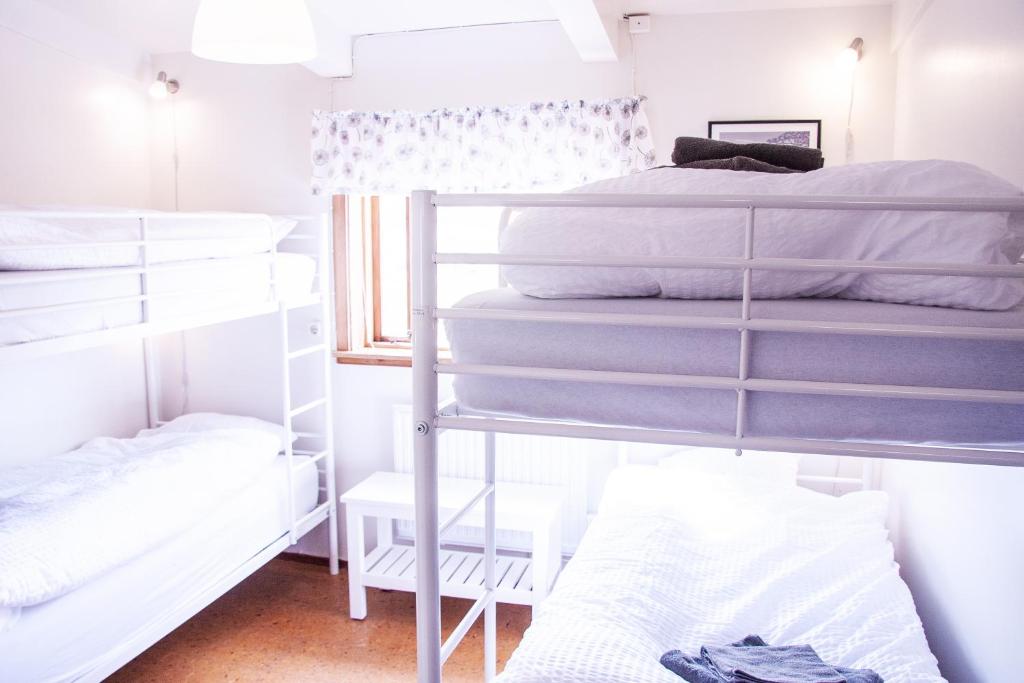 Letto o letti in una camera di Fossardalur Guesthouse