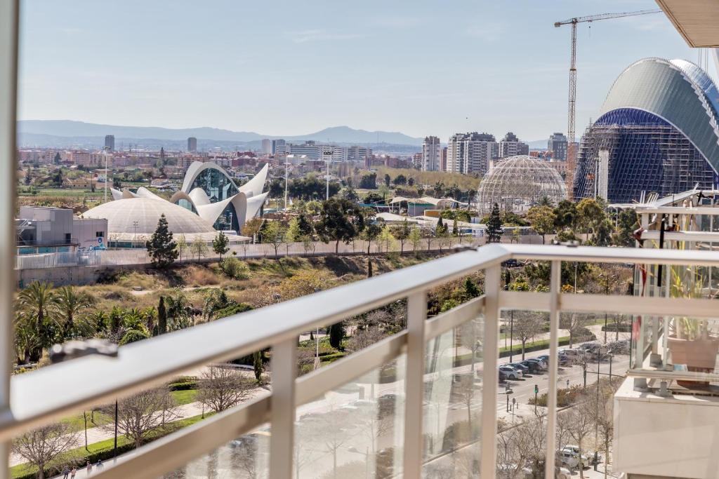 a view of the sydney opera house and buildings at Travel Hábitat L`Oceanogràfico in Valencia