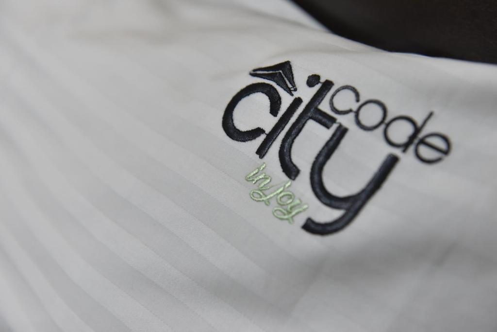 Certificato, attestato, insegna o altro documento esposto da City Code In Joy