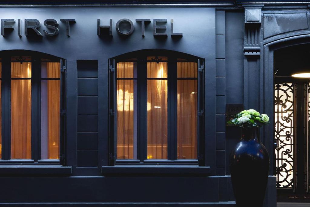 First Hotel Paris Tour Eiffel - Resim 39