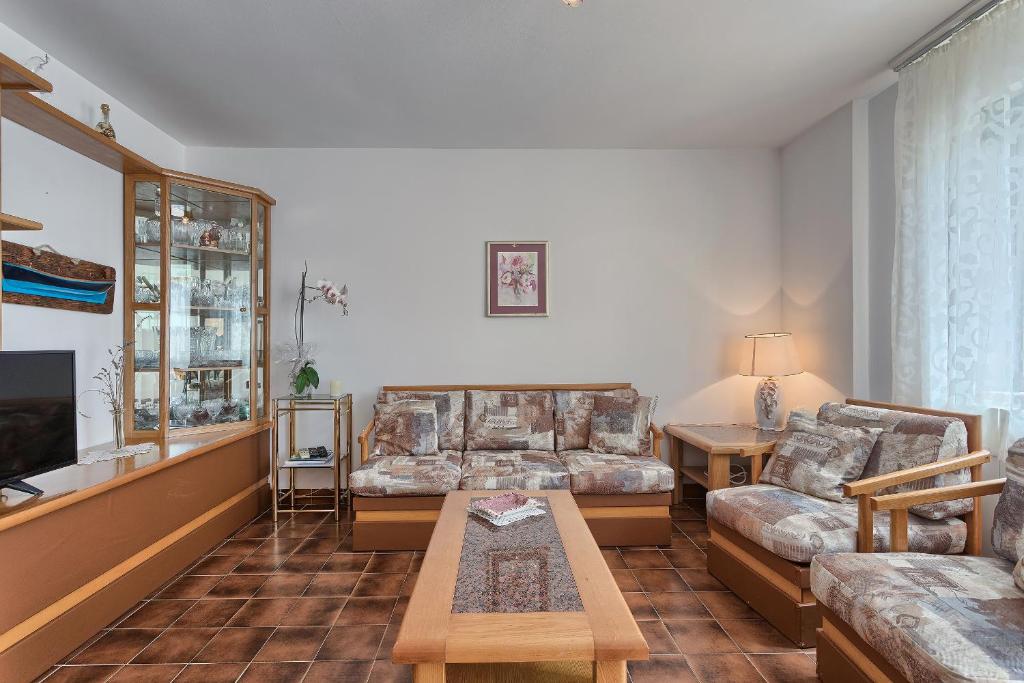 TV a/nebo společenská místnost v ubytování Apartments Vlasta
