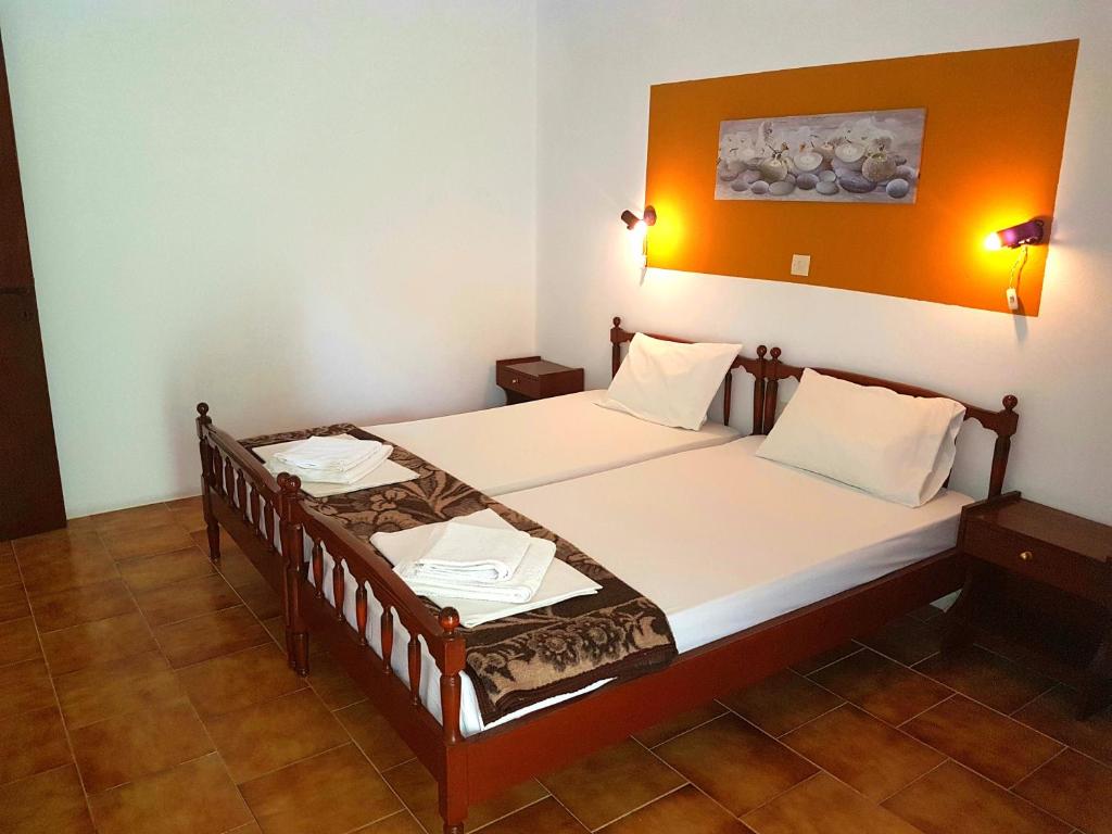 A bed or beds in a room at Alexandros Studios