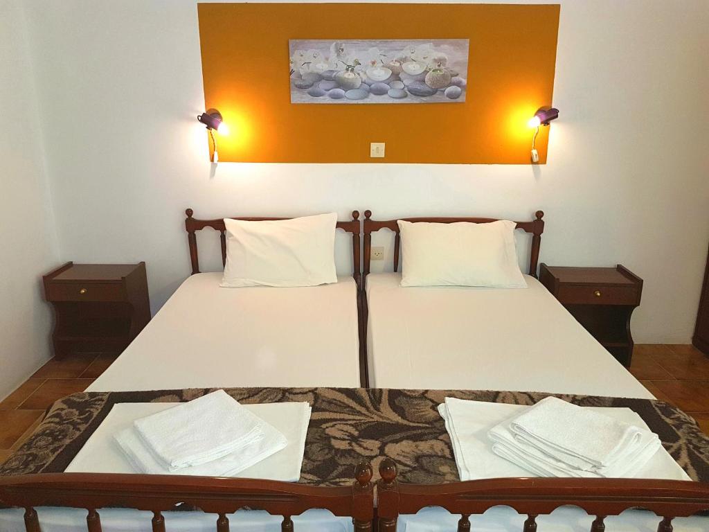 A bed or beds in a room at Alexandros Studios