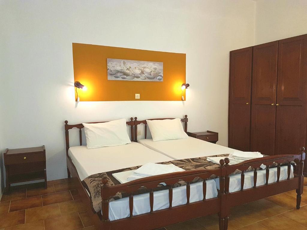 A bed or beds in a room at Alexandros Studios