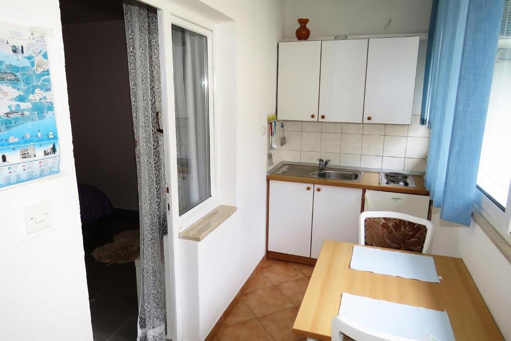 Kuchyňa alebo kuchynka v ubytovaní Apartments Milena & Ante