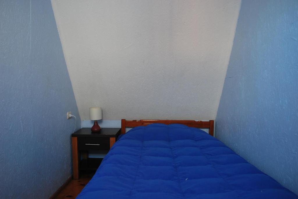 Rúm í herbergi á Cabañas Rio Leufucade