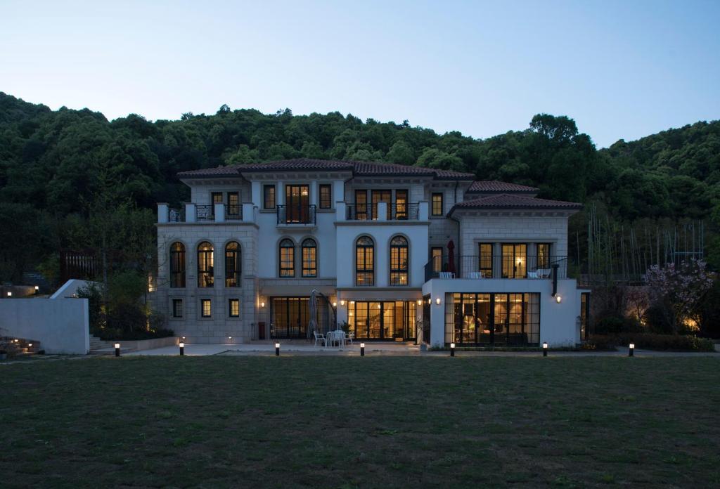 Γενική θέα στο βουνό ή θέα στο βουνό από  αυτό το δωμάτιο σε οικογενειακή κατοικία