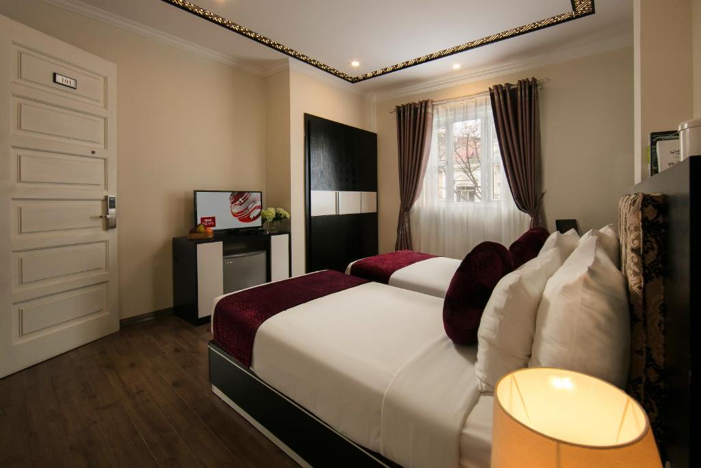 Postel nebo postele na pokoji v ubytování Serenity Diamond Hotel