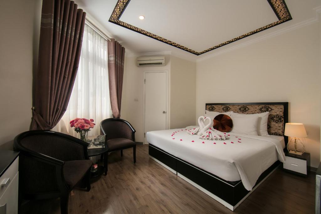 Postel nebo postele na pokoji v ubytování Serenity Diamond Hotel