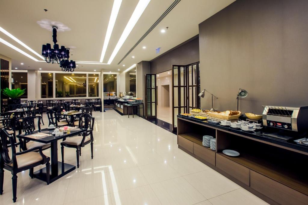 Restaurace v ubytování Mandarin Hotel Managed by Centre Point