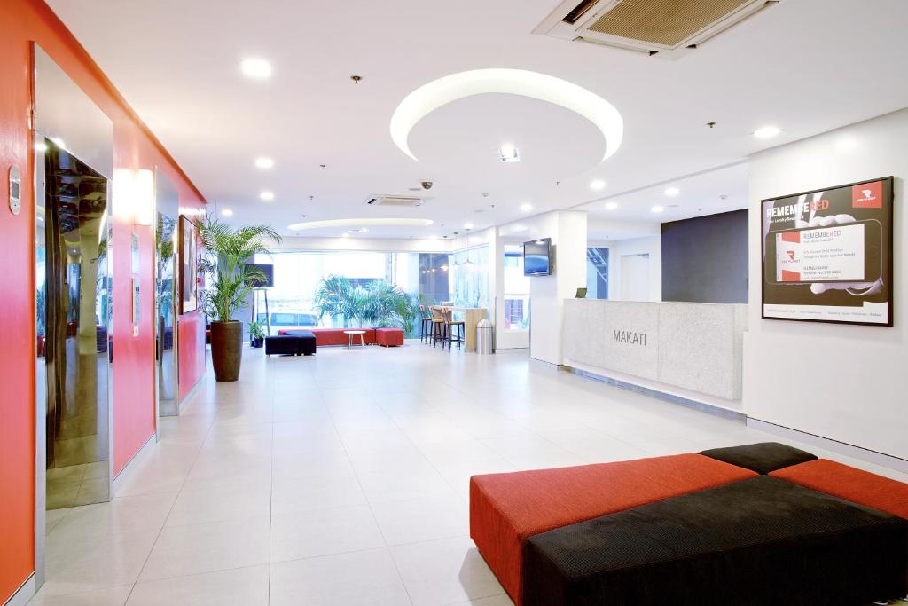TV at/o entertainment center sa Red Planet Makati Avenue Manila