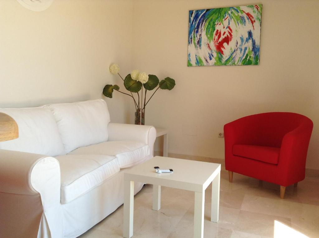 A seating area at Urb Playa Azul 24