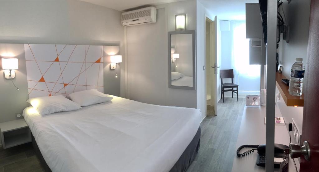 Postel nebo postele na pokoji v ubytování Hotel du Parc Euromédecine by AKENA
