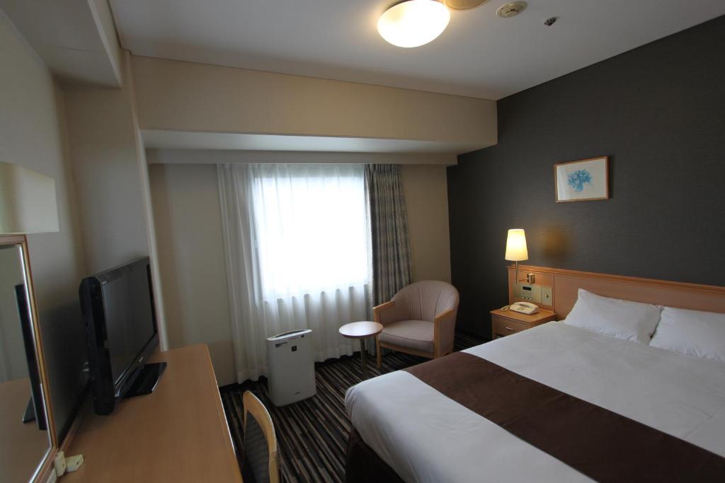 TV a/nebo společenská místnost v ubytování Smile Hotel Tokushima