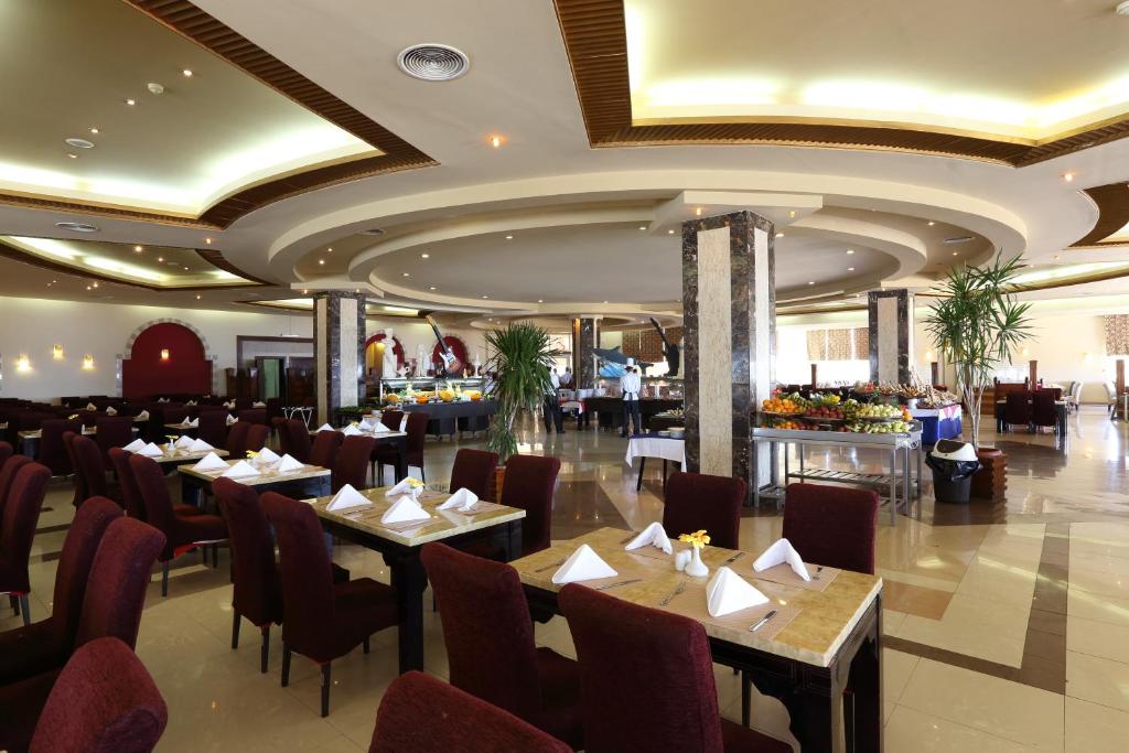 Restaurace v ubytování Rehana Royal Beach Resort - Aquapark & Spa - Family & Couples Only - Premium Ultra All-Inclusive 24H