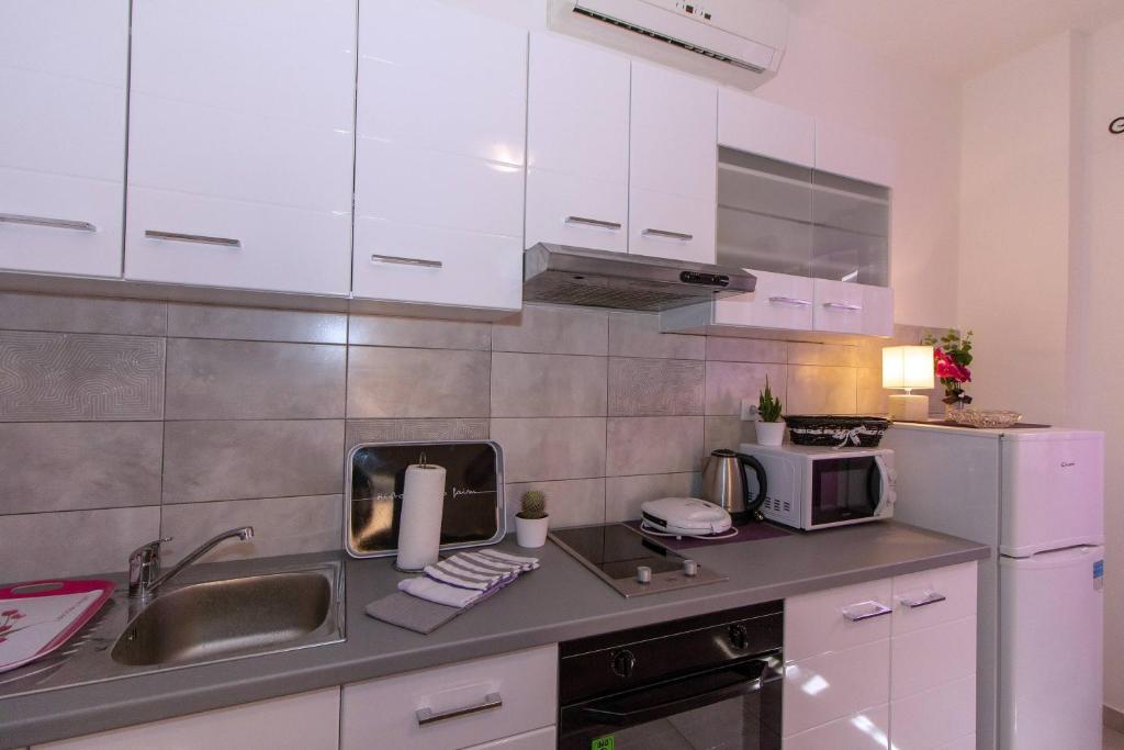Kuchyňa alebo kuchynka v ubytovaní Apartman Borna