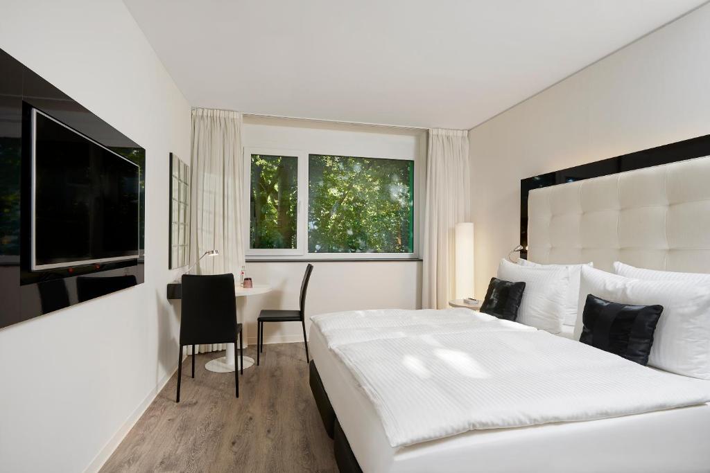 Postel nebo postele na pokoji v ubytování INNSiDE by Meliá Aachen