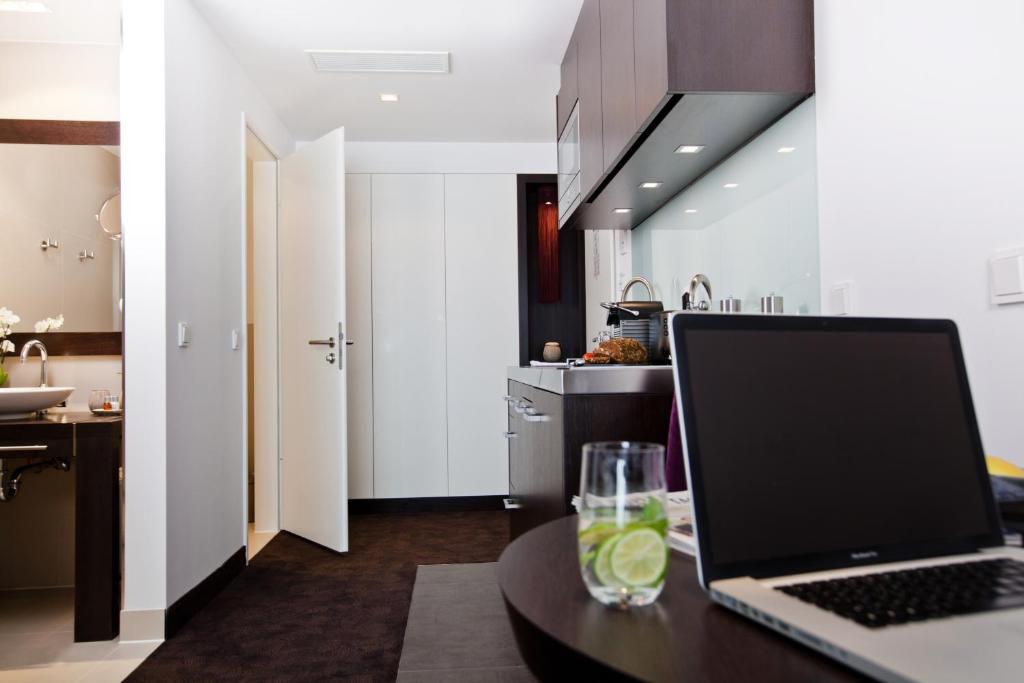 Goodman's Living - 9