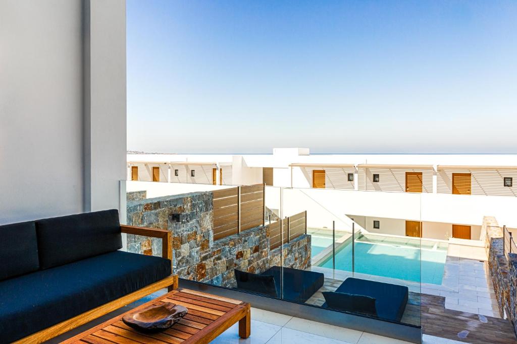 Bazén v ubytování Abaton Island Resort & Spa nebo v jeho okolí