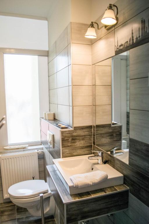 Koupelna v ubytování Petra Hotel